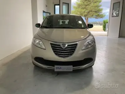 Usata Lancia Ypsilon 69 CV (50 kW) 2014 Grigio Utilitaria