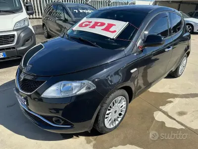 Usata Lancia Ypsilon Gold 69 CV (50 kW) 2016 Nero Utilitaria