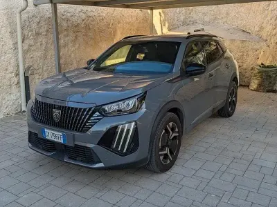 Usata Peugeot 2008 100 CV (73 kW) 2025 Grigio SUV