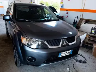 Usata Mitsubishi Outlander 140 CV (102 kW) 2009 Grigio SUV