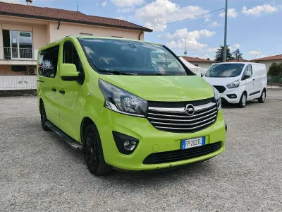 Usata Opel Vivaro 125 CV (91 kW) 2018 Verde Monovolume