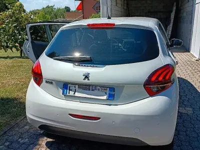 Usata Peugeot 208 Signature Sky 83 CV (61 kW) 2019 Bianco Utilitaria