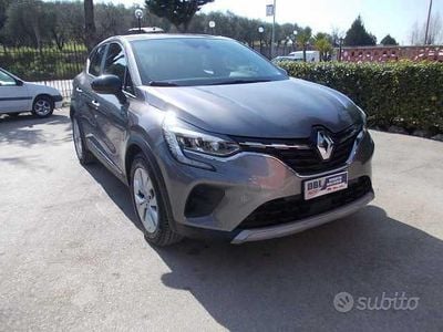 Usata Renault Captur 116 CV (85 kW) 2021 Grigio SUV