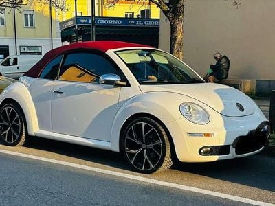Usata VW New Beetle Edition 105 CV (77 kW) 2010 Bianco Utilitaria