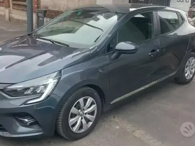 Usado Renault Clio V Zen 101 CV (74 kW) 2020 Gris Berlina