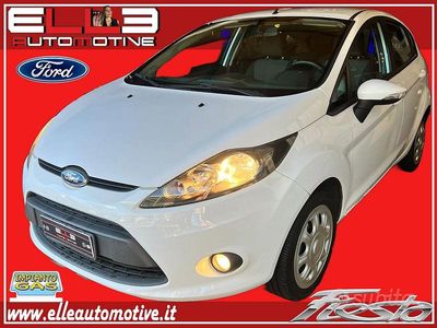 Usata Ford Fiesta 97 CV (71 kW) 2010 Bianco Utilitaria