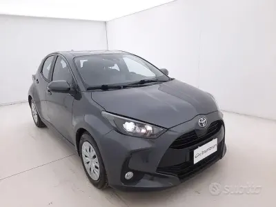 Usata Toyota Yaris Business Edition 72 CV (52 kW) 2023 Grigio Utilitaria