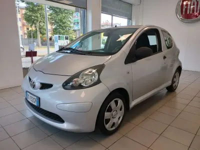 Usata Toyota Aygo 68 CV (50 kW) 2008 Argento Utilitaria