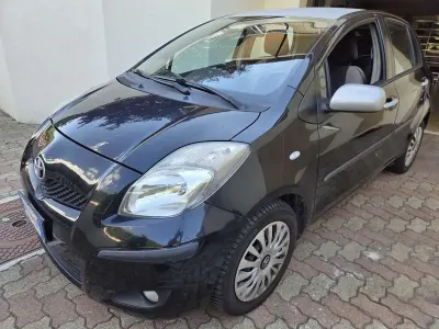 Usata Toyota Yaris Sol 90 CV (66 kW) 2011 Nero Utilitaria