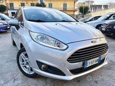 Usata Ford Fiesta Titanium 95 CV (69 kW) 2014 Grigio Utilitaria