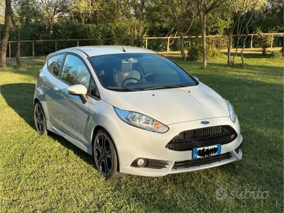 Second-hand Ford Fiesta ST200 200 CP (147 kW) 2017 Gri Hatchback