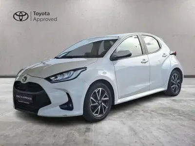 Usata Toyota Yaris Trend 91 CV (66 kW) 2023 Super white Utilitaria