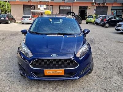Usado Ford Fiesta 82 HP (60 kW) 2017 Azul Sedan