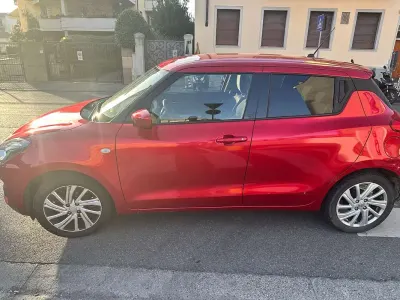 Usata Suzuki Swift 83 CV (61 kW) 2021 Rosso Utilitaria