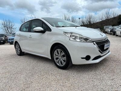 Usata Peugeot 208 68 CV (50 kW) 2015 Bianco Utilitaria