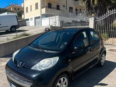 Usata Peugeot 107 68 CV (50 kW) 2010 Nero Utilitaria