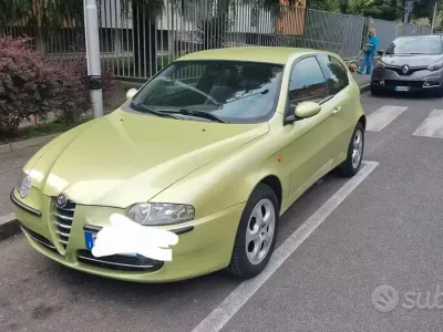Begagnad Alfa Romeo 147 120 HK (88 kW) 2001 Grön Halvkombi