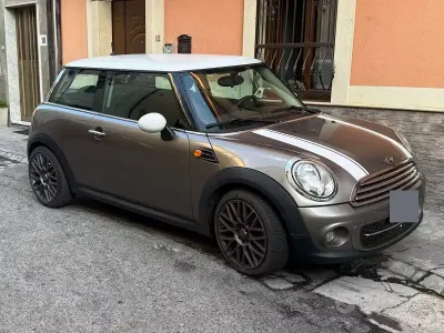 Usata Mini Cooper D 112 CV (82 kW) 2011 Marrone Utilitaria