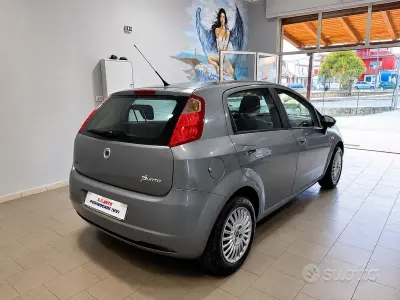 Usata Fiat Grande Punto Dynamic 90 CV (66 kW) 2006 Grigio Utilitaria