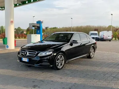 Usata Mercedes E220 Premium 170 CV (125 kW) 2013 Nero Berlina