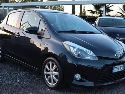 Second-hand Toyota Yaris Hybrid Lounge 74 CP (54 kW) 2013 Negru Berlinǎ