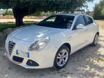 Usata Alfa Romeo Giulietta Distinctive 140 CV (102 kW) 2011 Bianco Utilitaria