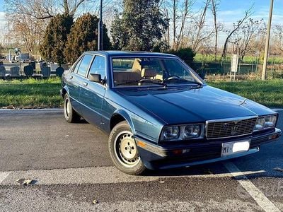 Begagnad Maserati Biturbo 203 HK (149 kW) 1987 Blå Sedan