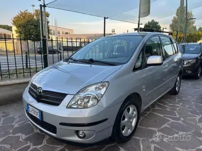 Usata Toyota Corolla Verso 110 CV (80 kW) 2003 Grigio Monovolume