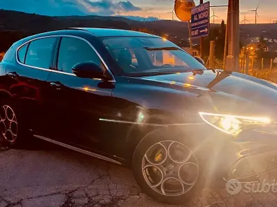 Käytetty Alfa Romeo Stelvio 210 HP (154 kW) 2017 Sininen Katumaasturi