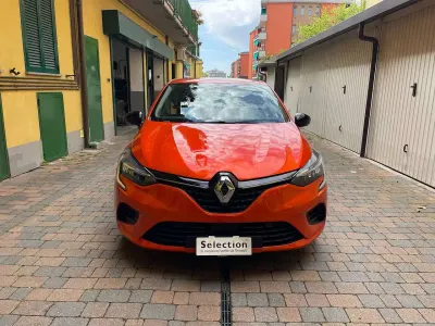 Usado Renault Clio V Equilibre 67 CV (49 kW) 2023 Naranja Berlina