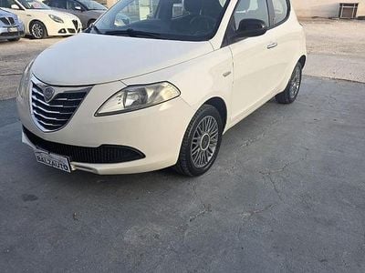 Usata Lancia Ypsilon Gold 69 CV (50 kW) 2012 Bianco Utilitaria