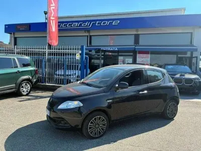 Usata Lancia Ypsilon Silver 69 CV (50 kW) 2023 Nero Utilitaria