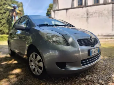 Usata Toyota Yaris 87 CV (63 kW) 2007 Grigio Utilitaria