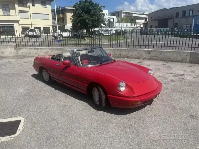 Usata Alfa Romeo Spider 106 CV (77 kW) 1993 Rosso Cabrio