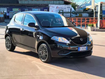 Usata Lancia Ypsilon Gold 69 CV (50 kW) 2017 Nero Utilitaria