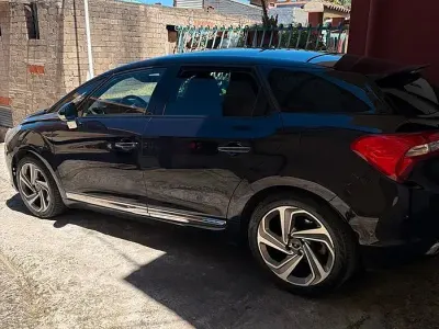 Usata DS Automobiles DS5 Sport Chic 181 CV (133 kW) 2016 Viola Utilitaria