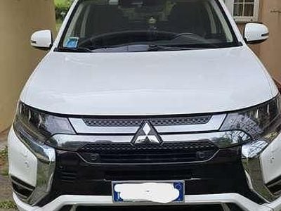 Usata Mitsubishi Outlander P-HEV Instyle 135 CV (99 kW) 2019 Bianco SUV