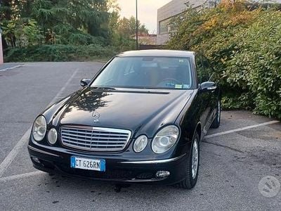 Usata Mercedes E280 Elegance 177 CV (130 kW) 2005 Nero Berlina