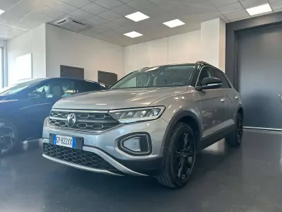 Usata VW T-Roc Sportline 110 CV (80 kW) 2023 Pyrite silver SUV