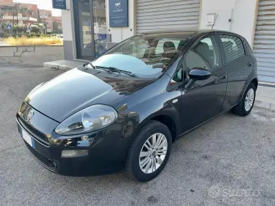 Usata Fiat Punto Lounge 70 CV (51 kW) 2014 Nero Utilitaria