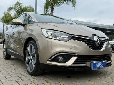 Usado Renault Scénic IV Bose Edition 120 CV (88 kW) 2017 Gris Monovolumen