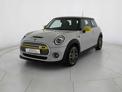Usata Mini Cooper SE 135 kW (184 CV) 2020 White silver Utilitaria