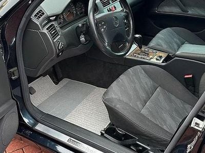 Usata Mercedes E220 143 CV (105 kW) 1999 Verde Berlina