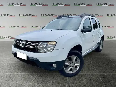 Usata Dacia Duster Lauréate 90 CV (66 kW) 2016 Bianco SUV