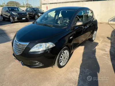 Begagnad Lancia Ypsilon Silver 69 HK (50 kW) 2016 Svart Halvkombi