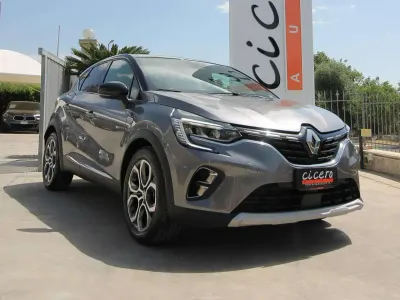 Usata Renault Captur Techno 94 CV (69 kW) 2023 Grigio cassiopea SUV