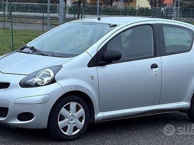 Usata Toyota Aygo Connect Style 68 CV (50 kW) 2012 Grigio Utilitaria