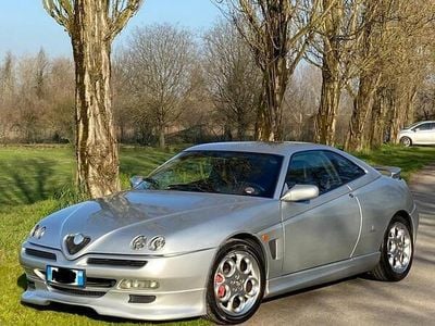 Second-hand Alfa Romeo GTV 150 CP (110 kW) 2001 Gri Coupe