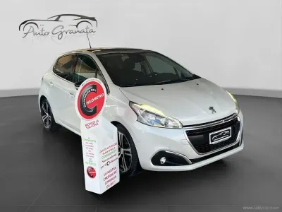 Usata Peugeot 208 GT-line 110 CV (80 kW) 2015 Bianco Utilitaria