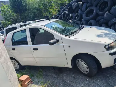 Usata Fiat Punto 60 CV (44 kW) 2002 Bianco Utilitaria